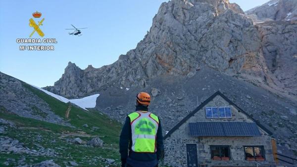 Sucesos.- Buscan desde ayer a un menor de 13 años desaparecido en la vertiente leonesa de Picos de Europa Sucesos.- Buscan desde ayer a un menor de 13 años desaparecido en la vertiente leonesa de Picos de Europa