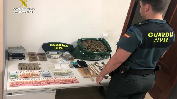 Huelva.- Sucesos.- Desactivan un punto de venta y de almacén de droga en Moguer y detienen a tres personas Huelva.- Sucesos.- Desactivan un punto de venta y de almacén de droga en Moguer y detienen a tres personas