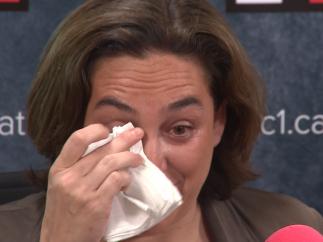 Ada Colau se emociona en una entrevista