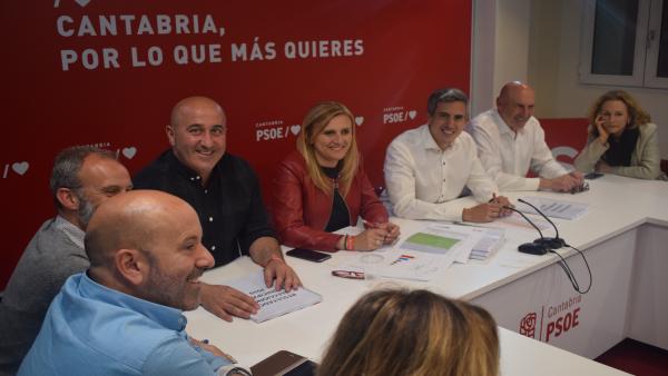 La Ejecutiva del PSOE se reunirá también hoy para valorar el pacto de Gobierno con el PRC La Ejecutiva del PSOE se reunirá también hoy para valorar el pacto de Gobierno con el PRC