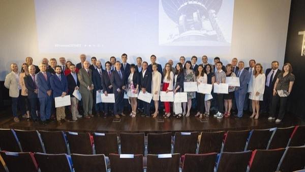 UNA ALUMNA DE LA UA GANA EL PREMIO HISDESAT AL MEJOR TRABAJO FIN DE MÁSTER EN SERVICIOS SATELITALES GUBERNAMENTALES UNA ALUMNA DE LA UA GANA EL PREMIO HISDESAT AL MEJOR TRABAJO FIN DE MÁSTER EN SERVICIOS SATELITALES GUBERNAMENTALES