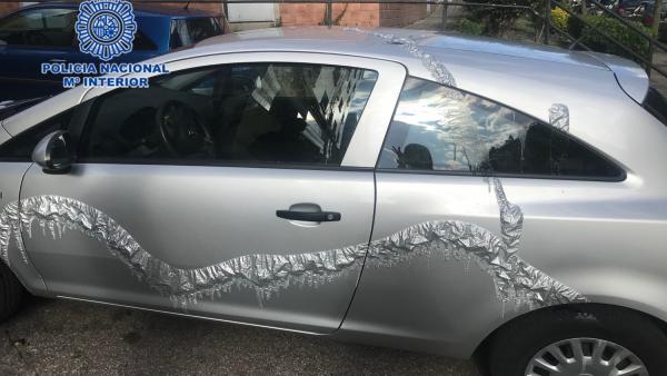 Sucesos.- Detenido en Gijón un hombre por dañar un coche con un producto corrosivo por desavenencias con la dueña Sucesos.- Detenido en Gijón un hombre por dañar un coche con un producto corrosivo por desavenencias con la dueña
