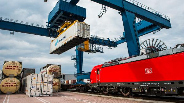 Naix CoolRail, primera connexió ferroviària per al transport de fruites i hortalisses de València al nord d'Europa Naix CoolRail, primera connexió ferroviària per al transport de fruites i hortalisses de València al nord d'Europa