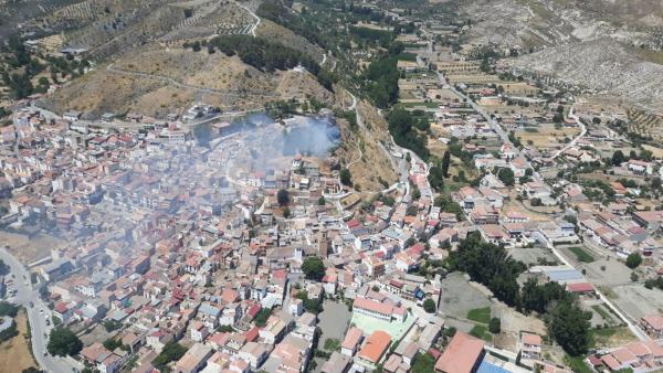 Declarado un incendio en el entorno del embalse de Francisco Abellán de La Peza (Granada) Declarado un incendio en el entorno del embalse de Francisco Abellán de La Peza (Granada)