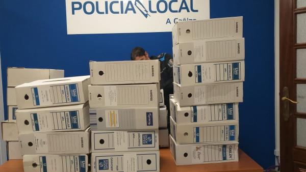 La Guardia Civil se incauta de vídeos del Ayuntamiento de A Cañiza tras la denuncia por la retirada de documentos La Guardia Civil se incauta de vídeos del Ayuntamiento de A Cañiza tras la denuncia por la retirada de documentos