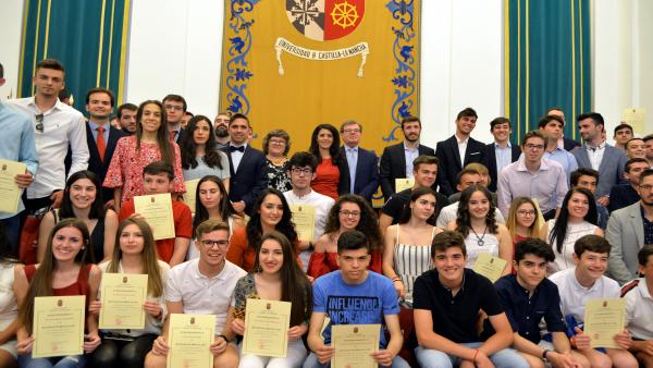 Rector de UCLM recibe a un centenar de estudiantes que han destacado este curso en área académica, deportiva o cultural Rector de UCLM recibe a un centenar de estudiantes que han destacado este curso en área académica, deportiva o cultural