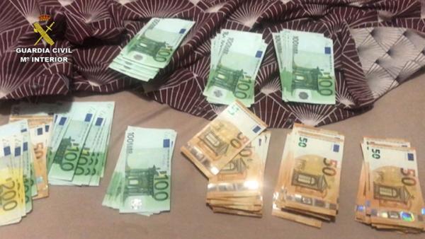 Alicante.- Sucesos.- Siete detenidos por robar cajeros automáticos arrancándolos con camiones pluma Alicante.- Sucesos.- Siete detenidos por robar cajeros automáticos arrancándolos con camiones pluma
