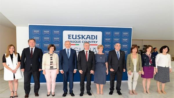 Urkullu anima a 'promover en el mundo la auténtica realidad vasca plural, diversa, abierta y acogedora' Urkullu anima a 'promover en el mundo la auténtica realidad vasca plural, diversa, abierta y acogedora'