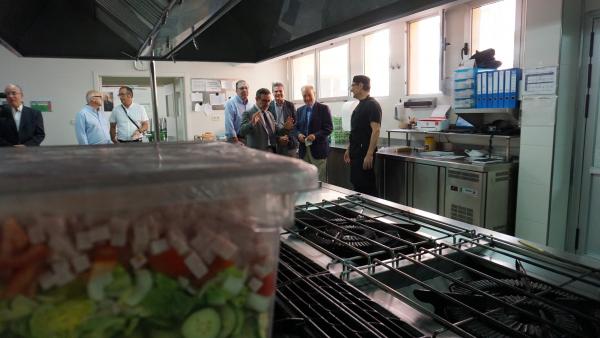 La 1ª fase del Plan de Ayuda Alimentaria reparte un millón de kilos de alimentos entre las personas más desfavorecidas La 1ª fase del Plan de Ayuda Alimentaria reparte un millón de kilos de alimentos entre las personas más desfavorecidas