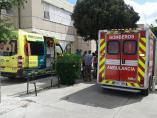 Sevilla.-Sucesos.- Trasladan al hospital a tres heridos con quemaduras en una deflagración en un instituto de Bellavista
