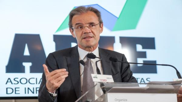UIMP.- CaixaBank descarta cobrar por los depósitos de clientes por el retraso en la subida de tipos UIMP.- CaixaBank descarta cobrar por los depósitos de clientes por el retraso en la subida de tipos