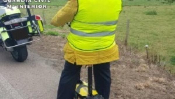 Tráfico denuncia a un hombre por circular ebrio con su patinete eléctrico Tráfico denuncia a un hombre por circular ebrio con su patinete eléctrico