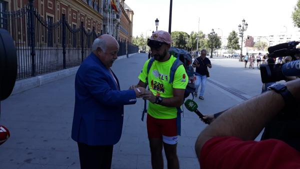 Jaén.- Un jiennense emprende una ruta a pie de 220 kilómetros entre Sevilla y Torredonjimeno para visibilizar la ELA Jaén.- Un jiennense emprende una ruta a pie de 220 kilómetros entre Sevilla y Torredonjimeno para visibilizar la ELA