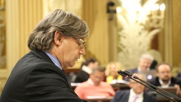 Vicenç Thomàs en el pleno del Parlament Vicenç Thomàs en el pleno del Parlament