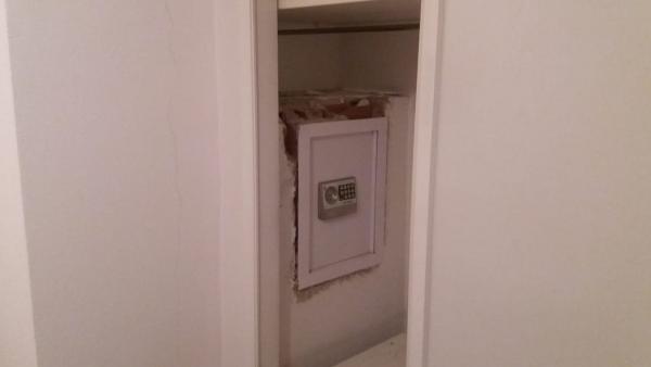 Alicante.- Sucesos.- Cuatro detenidos in fraganti en Elche cuando trataban de llevarse una caja fuerte de una casa Alicante.- Sucesos.- Cuatro detenidos in fraganti en Elche cuando trataban de llevarse una caja fuerte de una casa