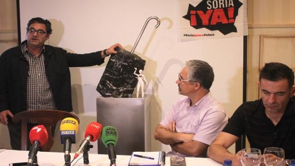 Una 'Excalibur' en forma de bastón lucirá como símbolo de la España Vaciada y de las promesas por cumplir Una 'Excalibur' en forma de bastón lucirá como símbolo de la España Vaciada y de las promesas por cumplir