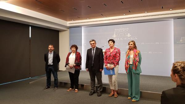 Instituciones y ONG firman un convenio para impulsar la implicación ciudadana en la acogida de refugiados Instituciones y ONG firman un convenio para impulsar la implicación ciudadana en la acogida de refugiados
