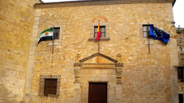 La nueva corporación de la Diputación de Cáceres tendrá 17 caras nuevas y ocho mujeres en los 25 escaños La nueva corporación de la Diputación de Cáceres tendrá 17 caras nuevas y ocho mujeres en los 25 escaños