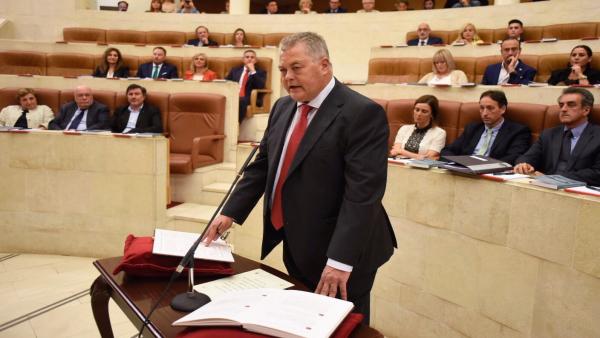 Nuevo presidente del Parlamento promete 'ecuanimidad' y aspira a crear el 'ambiente propicio' para el acuerdo Nuevo presidente del Parlamento promete 'ecuanimidad' y aspira a crear el 'ambiente propicio' para el acuerdo