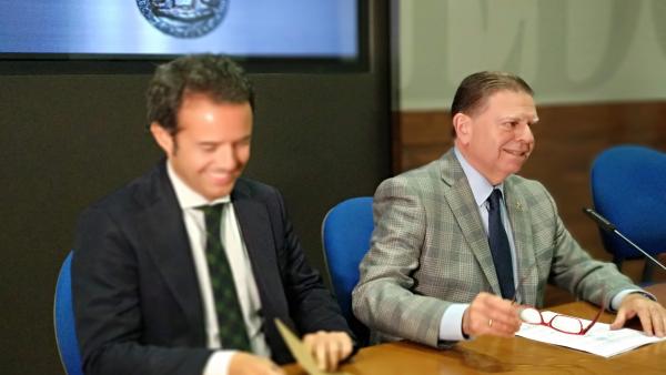 Oviedo.- Canteli (PP) ve 'excesivamente nervioso' a Wenceslao López y exige 'rotundamente' respeto a él y a Cuesta Oviedo.- Canteli (PP) ve 'excesivamente nervioso' a Wenceslao López y exige 'rotundamente' respeto a él y a Cuesta