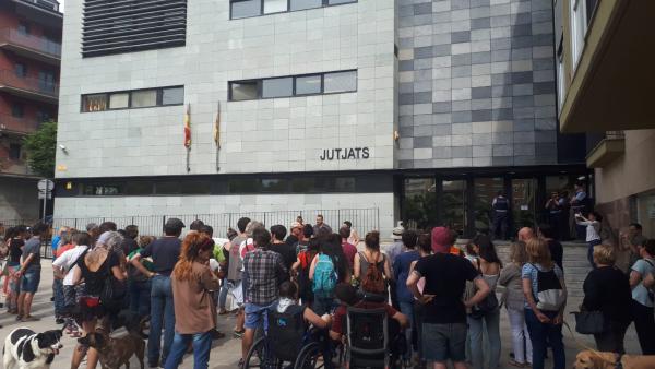 Detenida una concejala de la Seu d'Urgell y cuatro activistas por la huelga contra el juicio del 'procés' Detenida una concejala de la Seu d'Urgell y cuatro activistas por la huelga contra el juicio del 'procés'