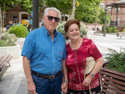 Juan y Carmen, dos jubilados en la plaza de Chamberi
