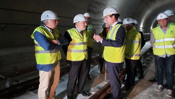 Segundo por la izquierda, el delegado del Gobierno en Galicia. Segundo por la izquierda, el delegado del Gobierno en Galicia.