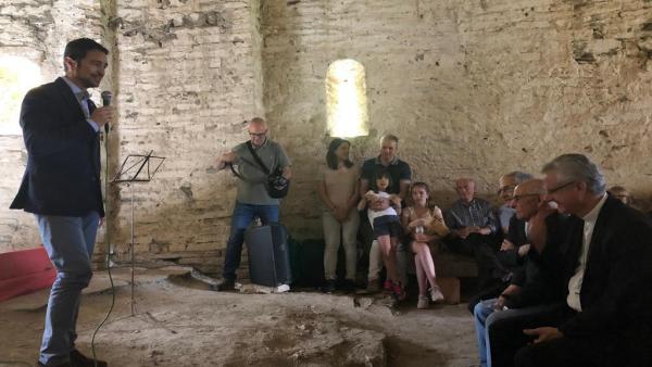 El conseller Damià Calvet, el arzobispo de Urgell Joan Enric Vives y el alcalde de Farrera (Lleida) Àngel Bringué inauguran la restauración de la ermita de Santa Maria de la Serra El conseller Damià Calvet, el arzobispo de Urgell Joan Enric Vives y el alcalde de Farrera (Lleida) Àngel Bringué inauguran la restauración de la ermita de Santa Maria de la Serra