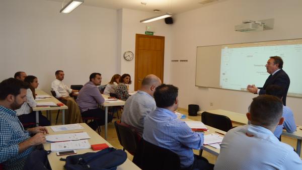 Clausuran el primer máster de gestión de emrepsas de transporte de viajeros por carretera Clausuran el primer máster de gestión de emrepsas de transporte de viajeros por carretera