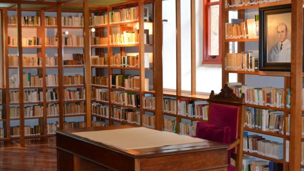 Biblioteca de Ricardo Carvalho Calero en el Parlamento de Galicia. Biblioteca de Ricardo Carvalho Calero en el Parlamento de Galicia.
