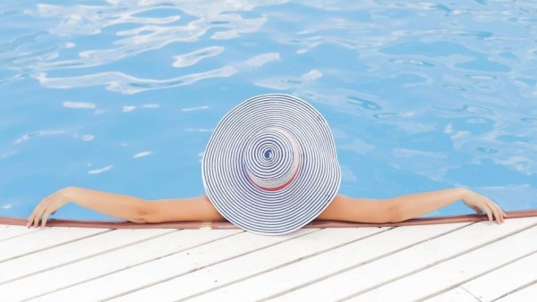 Mujer de vacaciones Mujer de vacaciones