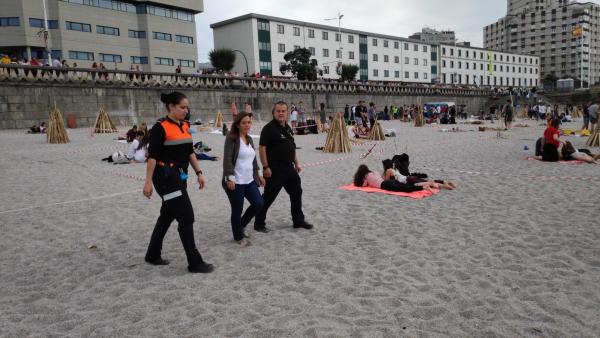 La alcaldesa de A Coruña, Inés Rey, supervisa dispositivo de seguridad en la playa de Riazor. La alcaldesa de A Coruña, Inés Rey, supervisa dispositivo de seguridad en la playa de Riazor.