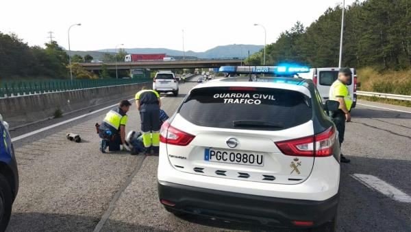 La Guardia Civil atiende una colisión entre un vehiculo y una motocicleta en Noáin La Guardia Civil atiende una colisión entre un vehiculo y una motocicleta en Noáin
