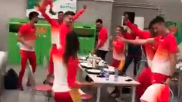 El equipo español de atletismo baila Rosalía en Minsk El equipo español de atletismo baila Rosalía en Minsk