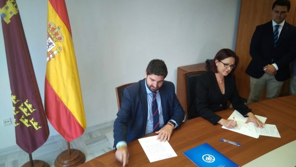 Fernando López Miras (PP) e Isabel Franco (Cs) formalizan el acuerdo de gobernabilidad Fernando López Miras (PP) e Isabel Franco (Cs) formalizan el acuerdo de gobernabilidad