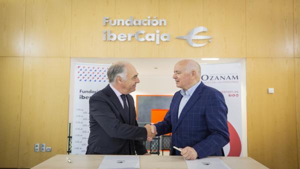 José Luis Rodrigo, de Fundación Ibercaja, y Fernando Galdámez, de Fundación Federico Ozanam, suscriben un convenio José Luis Rodrigo, de Fundación Ibercaja, y Fernando Galdámez, de Fundación Federico Ozanam, suscriben un convenio