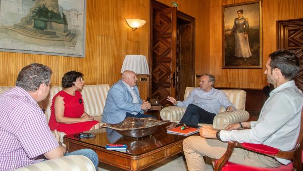 Reunión del alcalde con representantes de la FABZ Reunión del alcalde con representantes de la FABZ