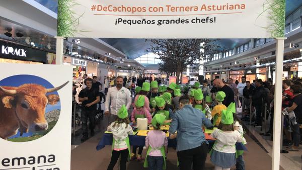 Imagen de uno de los actos. Imagen de uno de los actos.