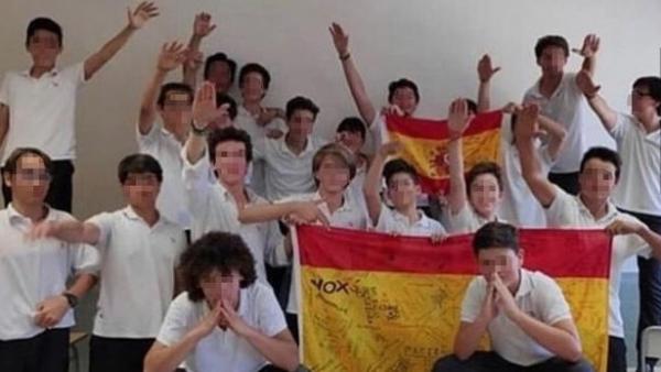 Alumnos del colegio Aixa-Llaüt. Alumnos del colegio Aixa-Llaüt.