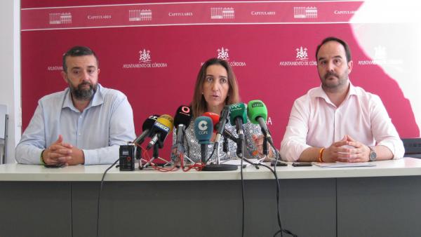 Paula Badanelli con representantes de Vox Paula Badanelli con representantes de Vox