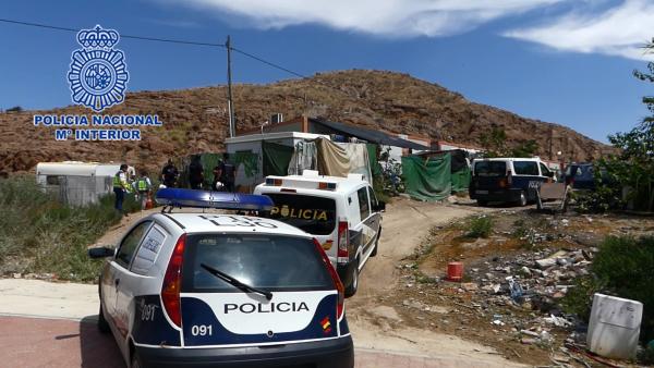 Imagen del registro domiciliario realizado por la Policía Nacional Imagen del registro domiciliario realizado por la Policía Nacional