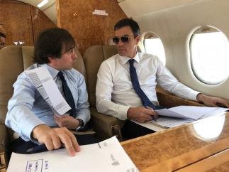 Pedro Sánchez en el Falcon en imagen de archivo.