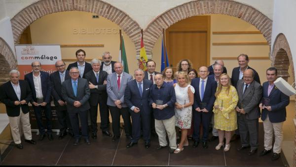 Los servicios de Medicina Interna y Dermatología y el colectivo de intérpretes voluntarias del Hospital Costa del Sol, reconocidos por el Colegio de Médicos Los servicios de Medicina Interna y Dermatología y el colectivo de intérpretes voluntarias del Hospital Costa del Sol, reconocidos por el Colegio de Médicos