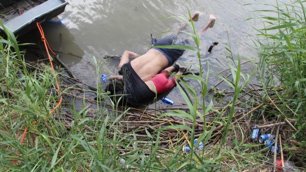 Fallecen un padre y su hija al intentar cruzar río el Bravo en México
Fallecen un padre y su hija al intentar cruzar río el Bravo en México