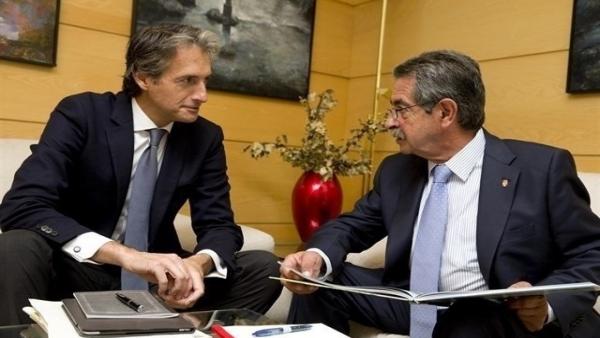 Reunión de De la Serna y Revilla cuando el primero era ministro de Fomento (Archivo) Reunión de De la Serna y Revilla cuando el primero era ministro de Fomento (Archivo)