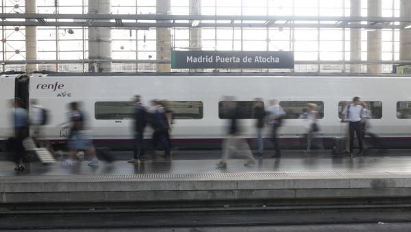 Tren de la línea AVE Tren de la línea AVE