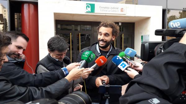 El doctor Jesús Candel tras salir del Juzgado El doctor Jesús Candel tras salir del Juzgado