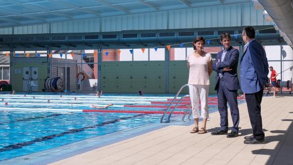 El concejal de Deportes, David Guevara, en una de las piscinas del IMD El concejal de Deportes, David Guevara, en una de las piscinas del IMD