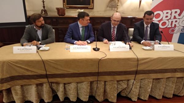 Presentación de 'El Camino acaba en Obradoiro' con Román Rodríguez y José Luis Mateo en el centro Presentación de 'El Camino acaba en Obradoiro' con Román Rodríguez y José Luis Mateo en el centro