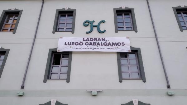 Edificio ocupado gestionado por el Centro Social la Molinera Edificio ocupado gestionado por el Centro Social la Molinera